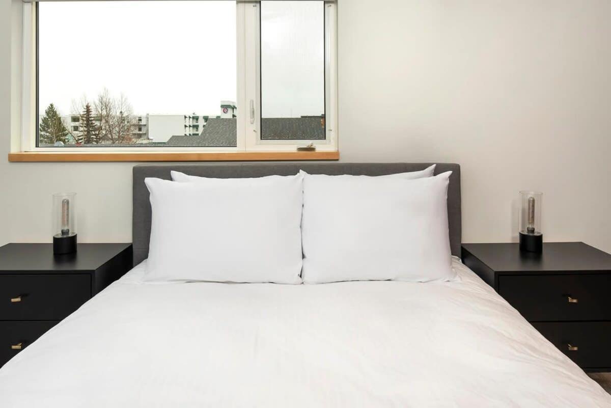 Nn - The Flame - Downtown 1-Bed 2-Bath Villa Whitehorse Exterior photo