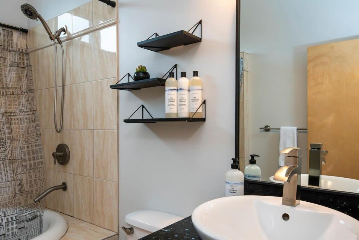 Nn - The Flame - Downtown 1-Bed 2-Bath Villa Whitehorse Exterior photo