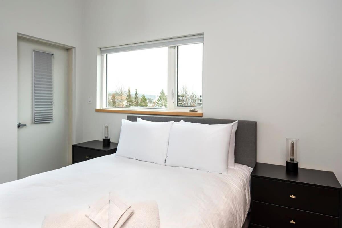 Nn - The Flame - Downtown 1-Bed 2-Bath Villa Whitehorse Exterior photo