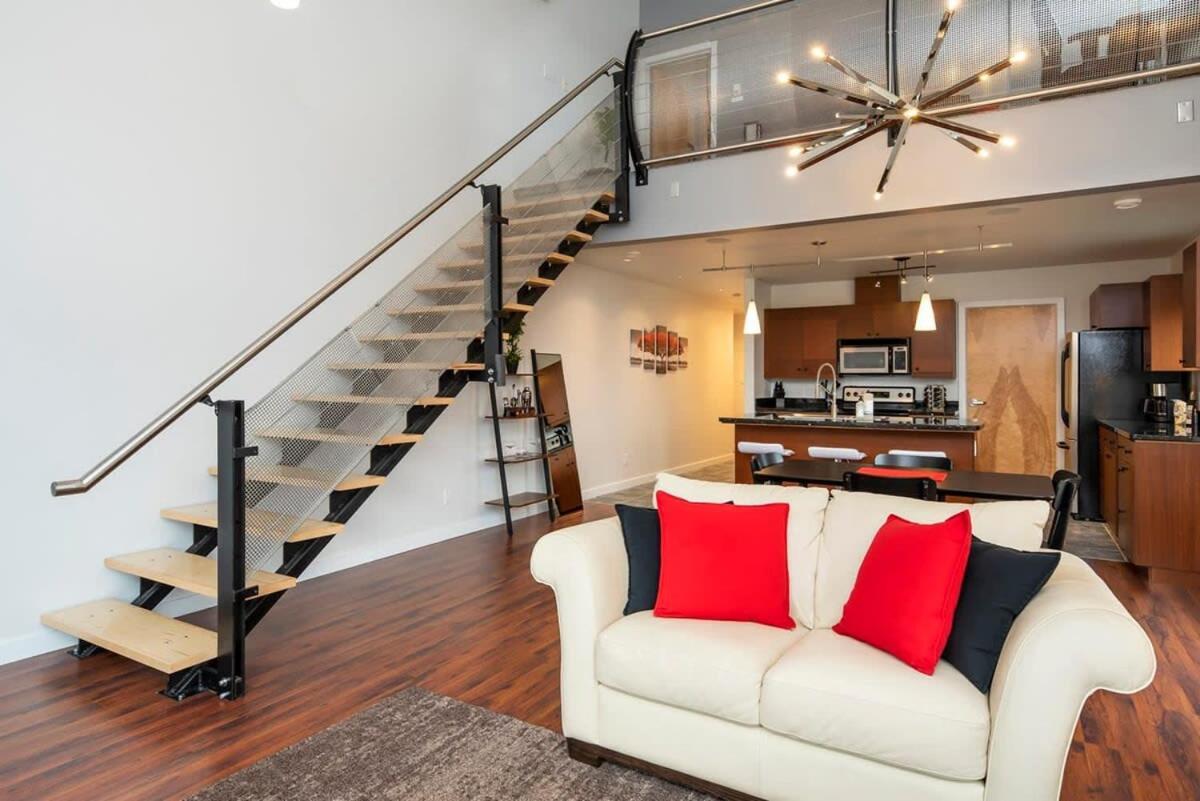 Nn - The Flame - Downtown 1-Bed 2-Bath Villa Whitehorse Exterior photo